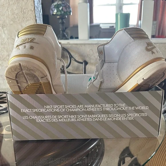 Nike Men’s White and Gold Sneakers - Picture 13 of 15